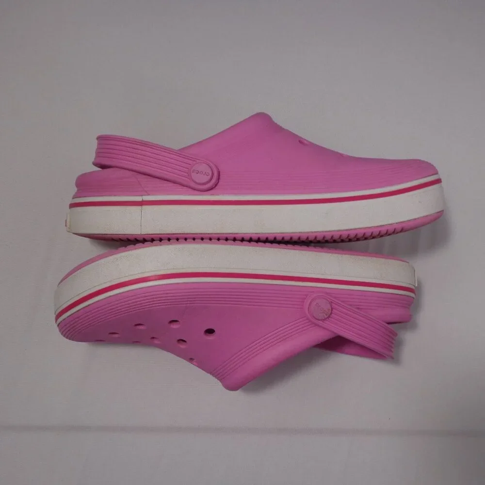 Crocs Clogs Pink Off Court Size J5 (Youth size 5, Women's Size‎ 7)